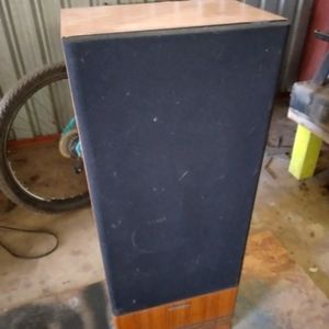 1 Kenwood speaker cash only